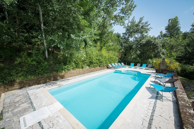 位于西比里尼（ Sibillini ）中心的私人泳池别墅