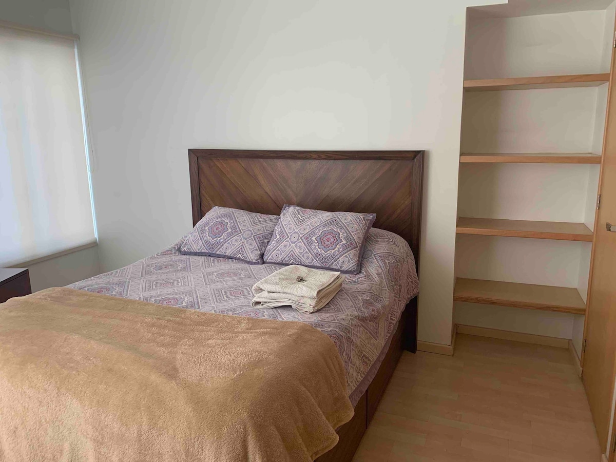 Private bedroom and bathroom in Colonia Condesa