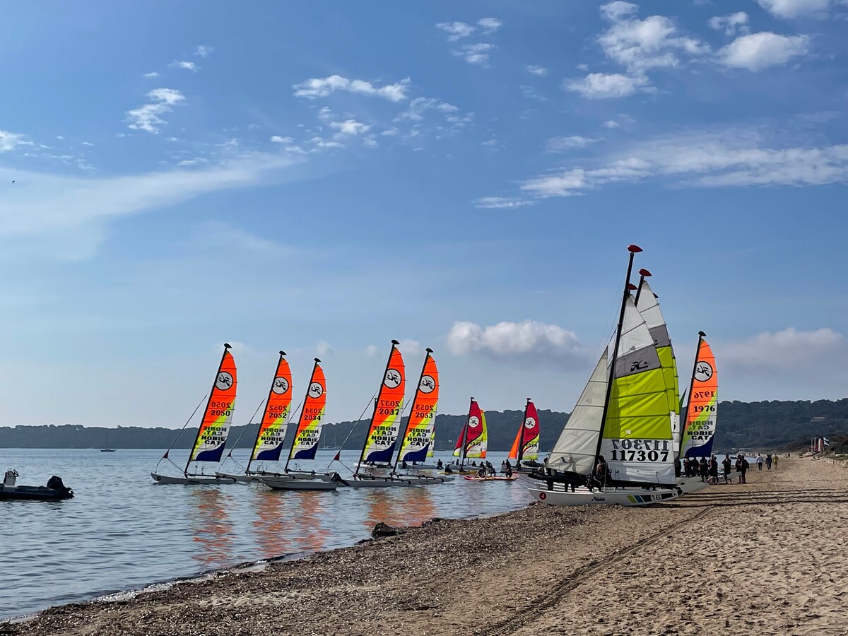 Giens-La Bergerie T2 40m2 clim à 50 m de la mer