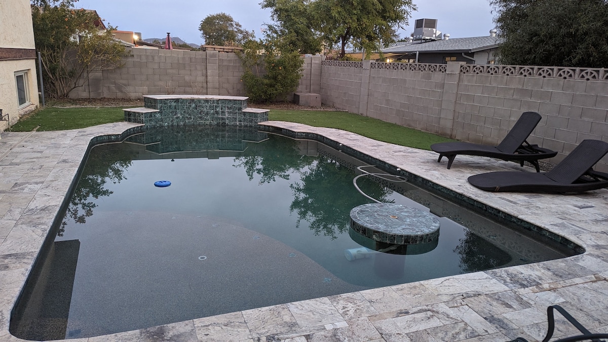 Downstairs apartment w/ Pool & Hot tub