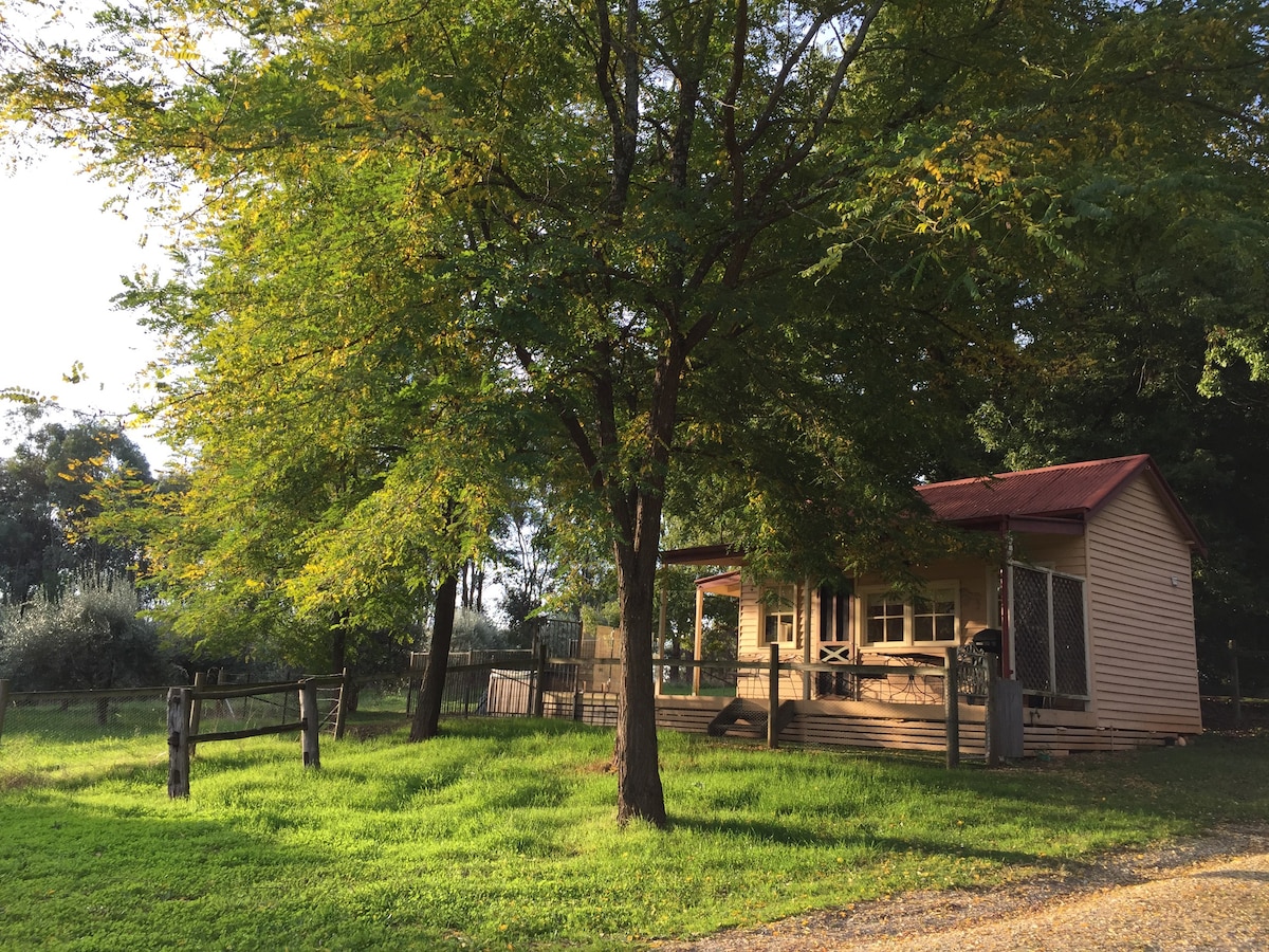 浪漫的马鞍小屋，适合携带宠物入住的Wodonga