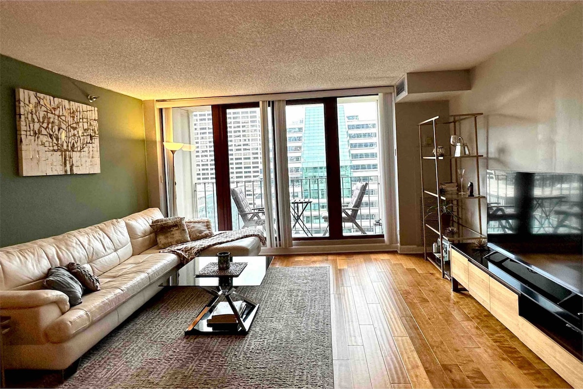 Location! Modern Condo in the Heart of Downtown