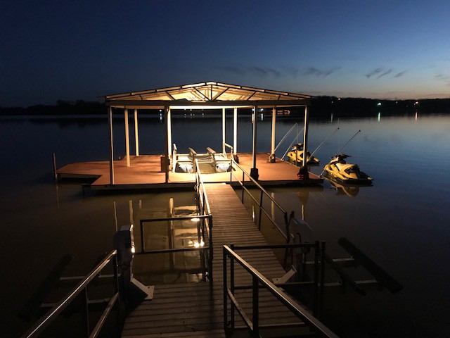 阿蒙卡特湖上的湖屋-德克萨斯州博伊