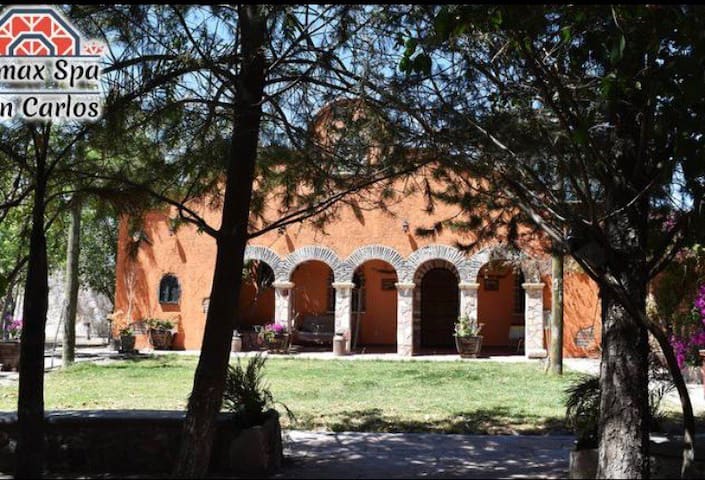 Villa Licenciado Jesús Terán的民宿