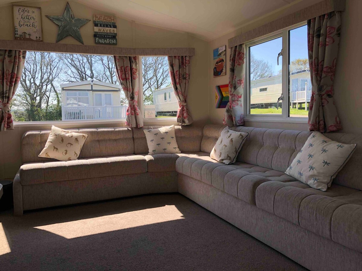 Lovely cabin with sea views Save on ferry crossing