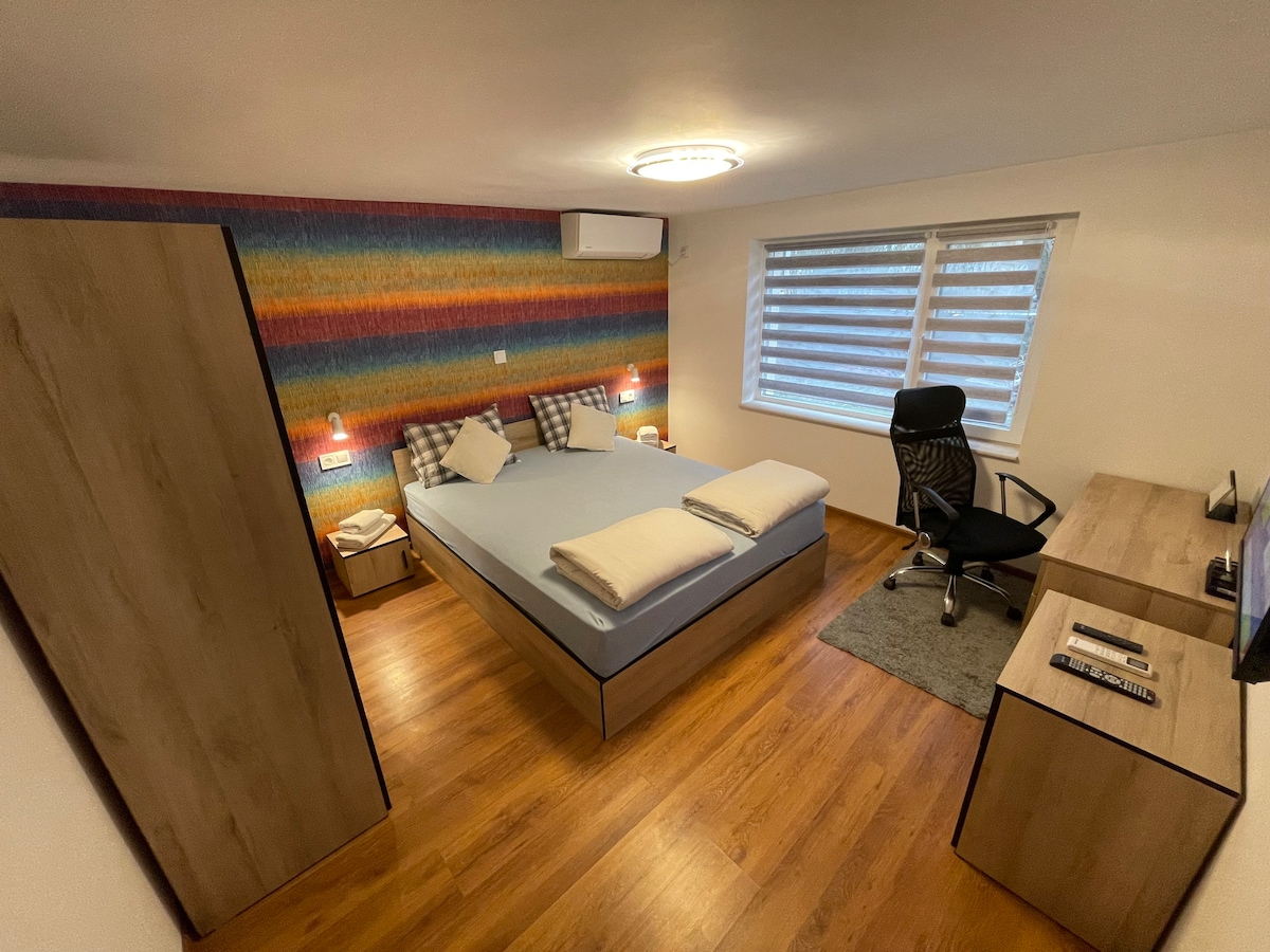 Cosy apartment with free Wi-Fi and parking
