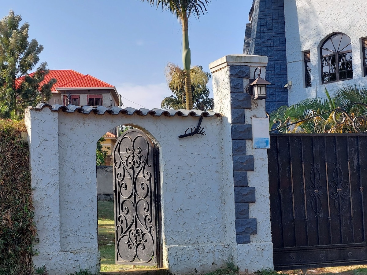 Entebbe Boomerang Beach villa