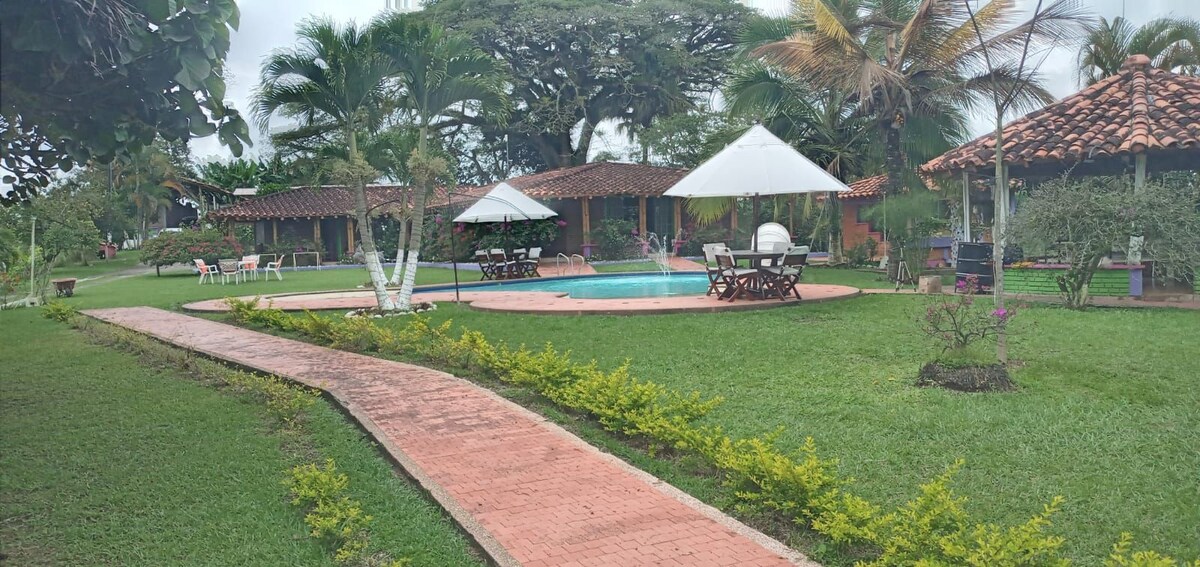 Agradable casa de campo con piscina