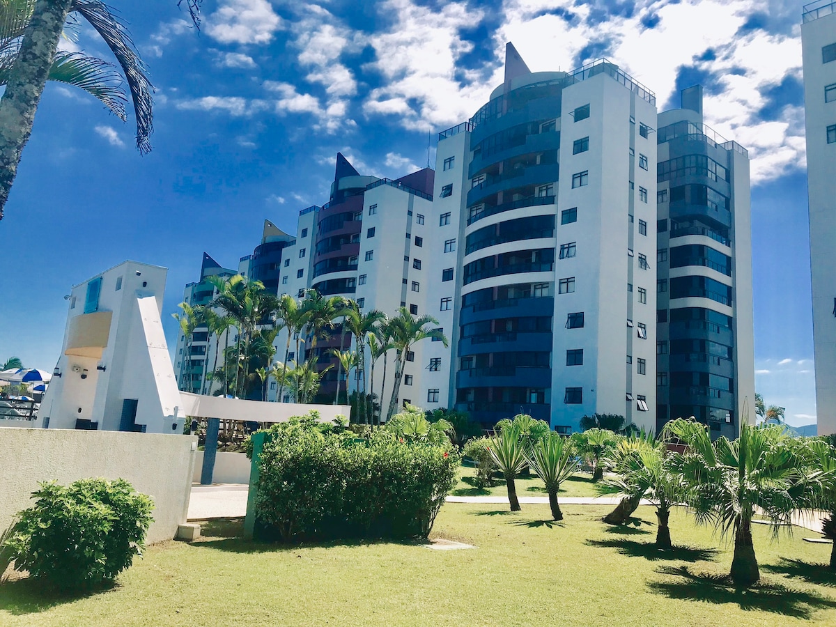 Grande e lindo apartamento à beira mar em Matinhos