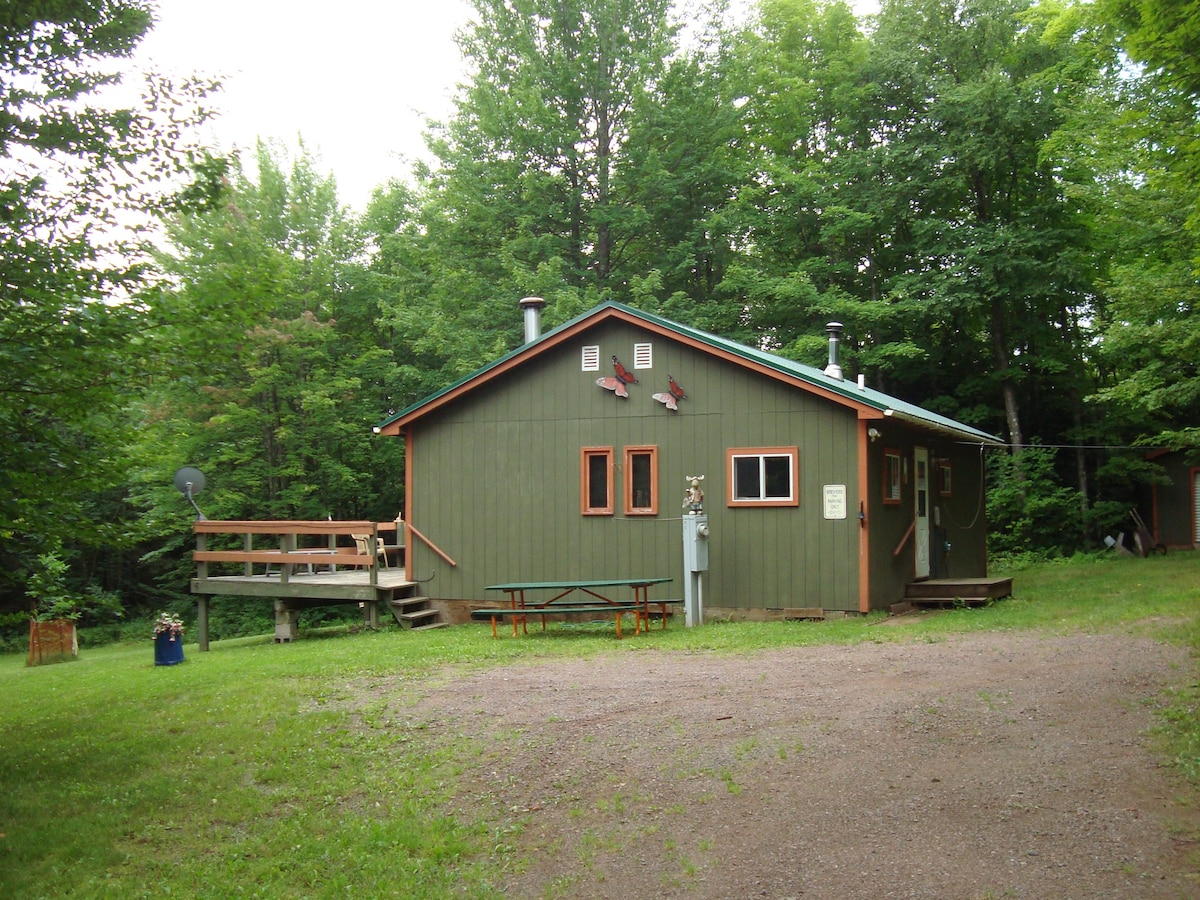 Grandpa Jim's Cabin - Trail and Gile Lake access