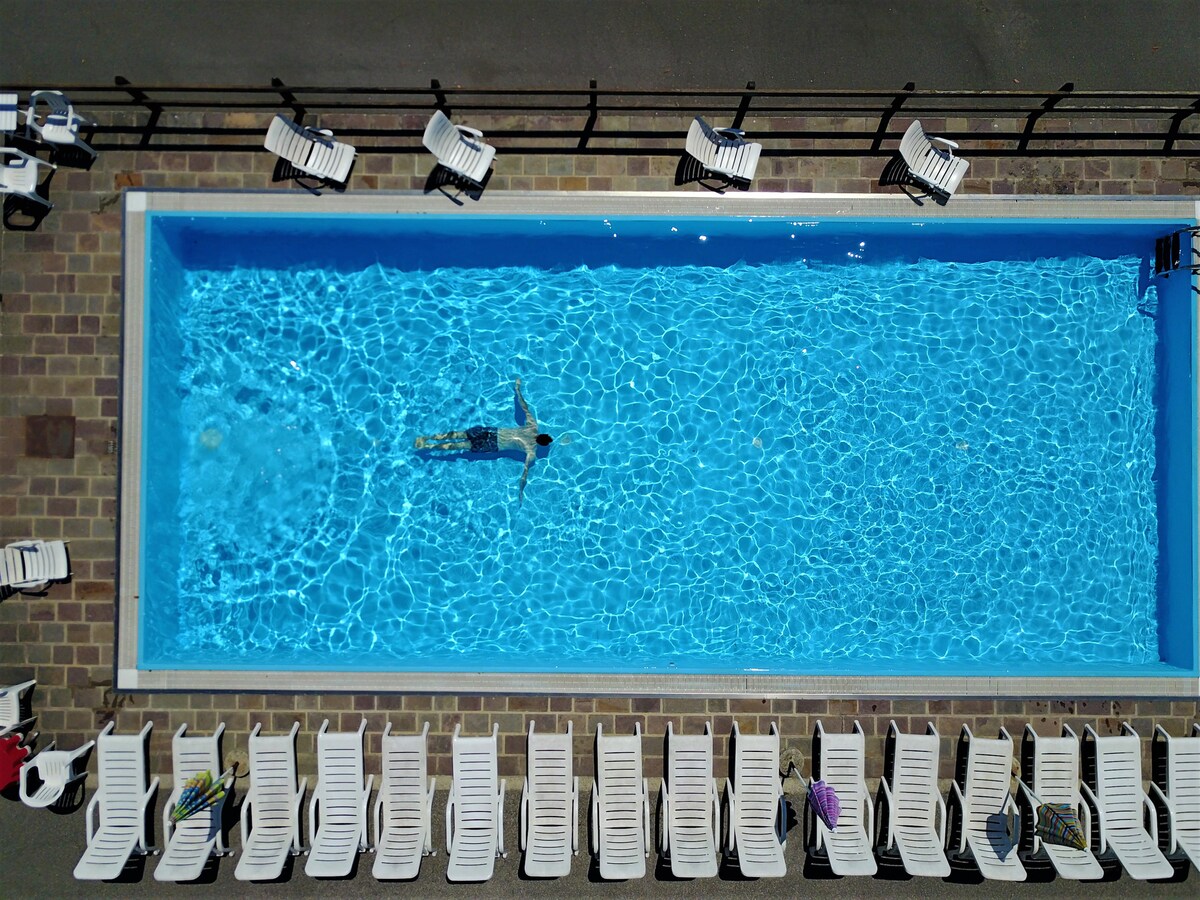 Monolocale - con piscina e grande giardino