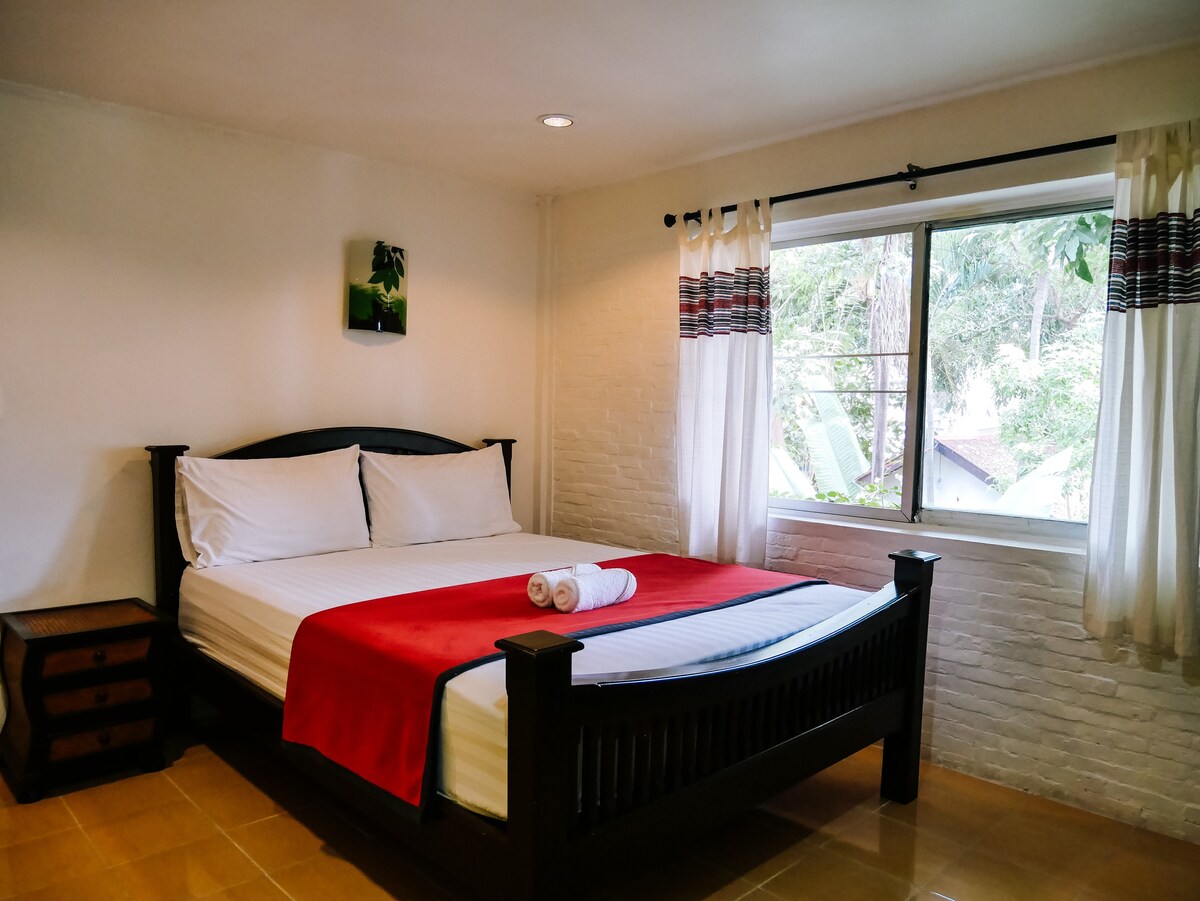 Moradok Thai Guesthouse -可供2人入住的独立房间