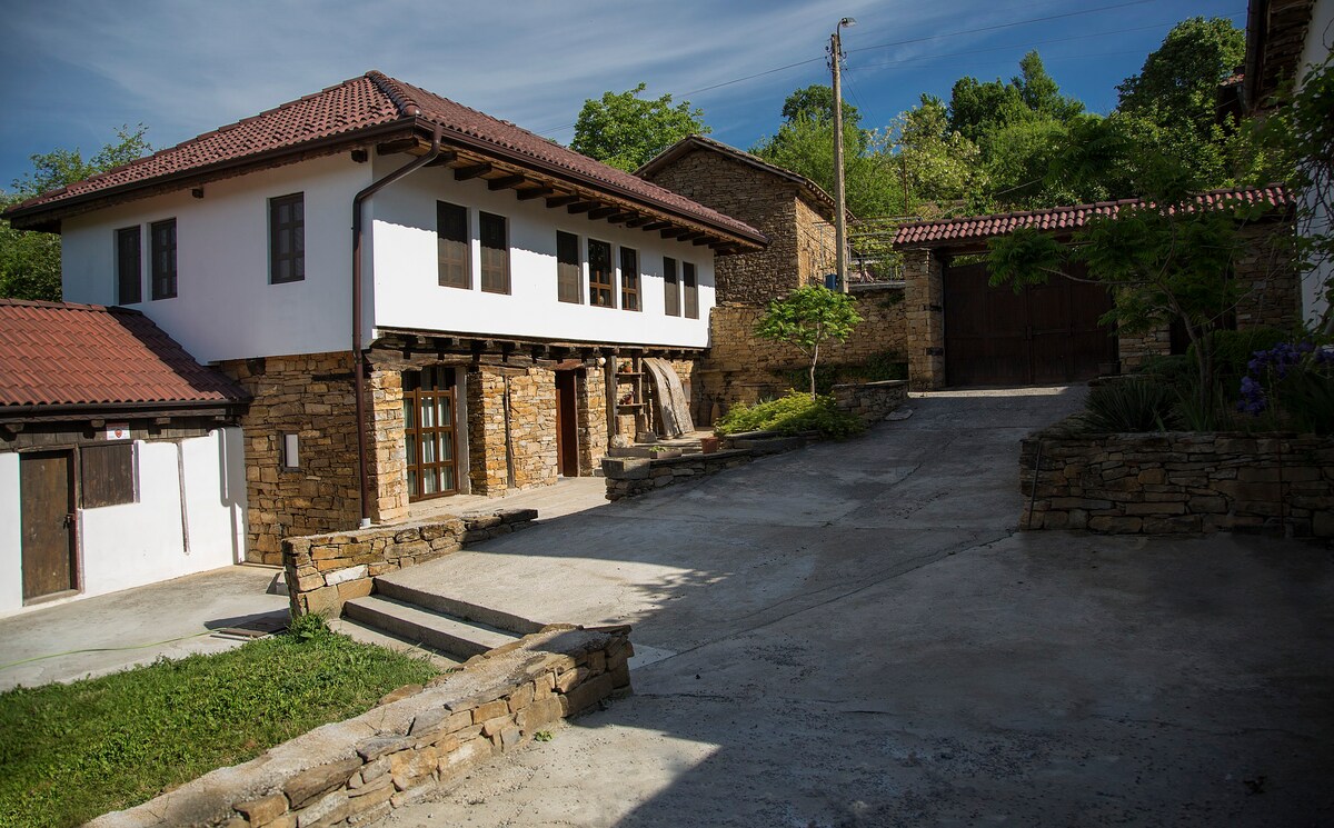 可欣赏到美丽景色的Tradionnal保加利亚房子