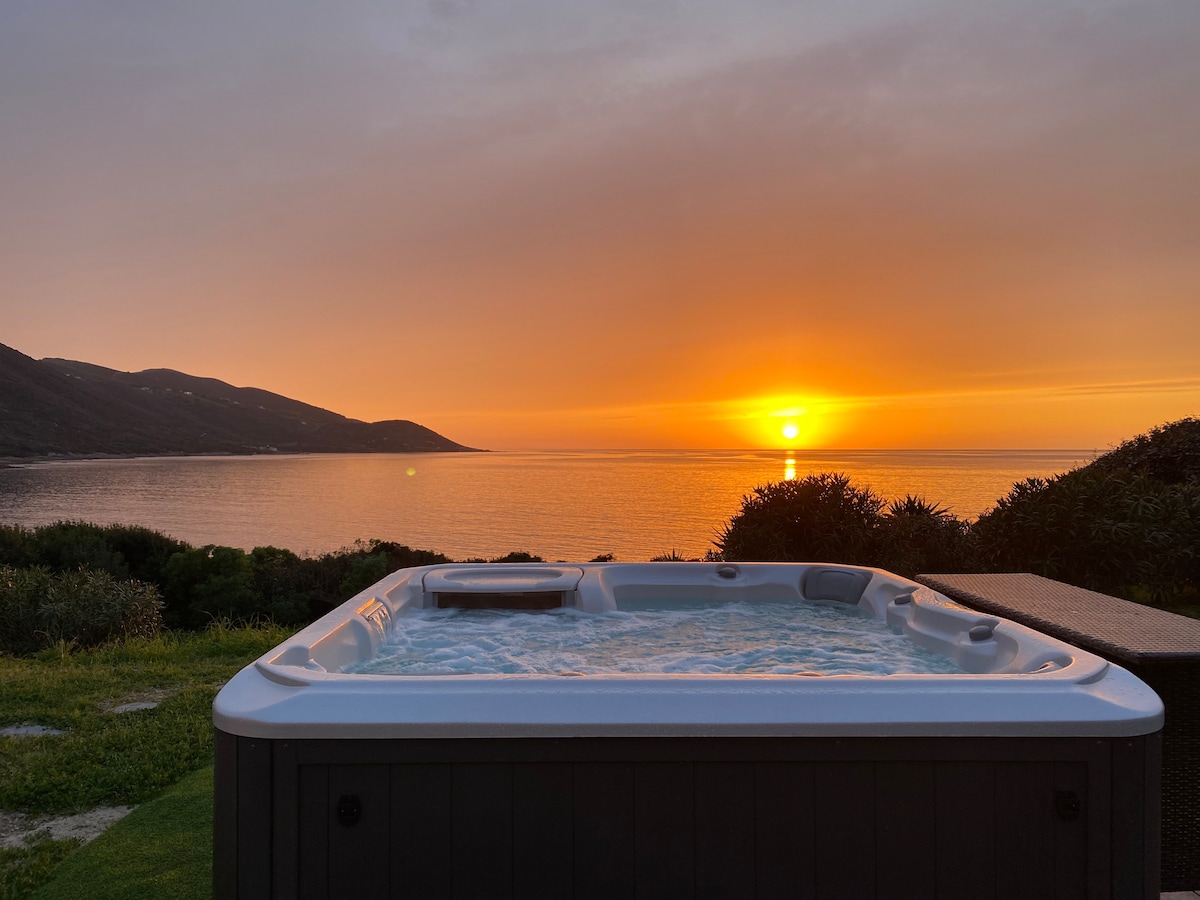 Villa vue mer avec jacuzzi et accès à une crique