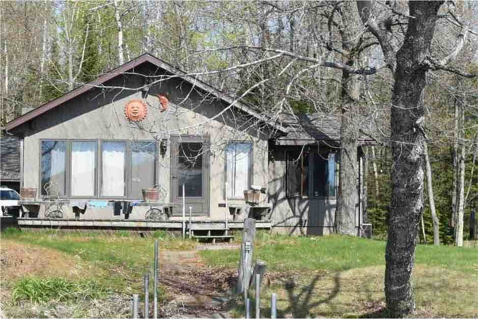 Quiet waterfront cabin near Tomahawk, Pet Friendly