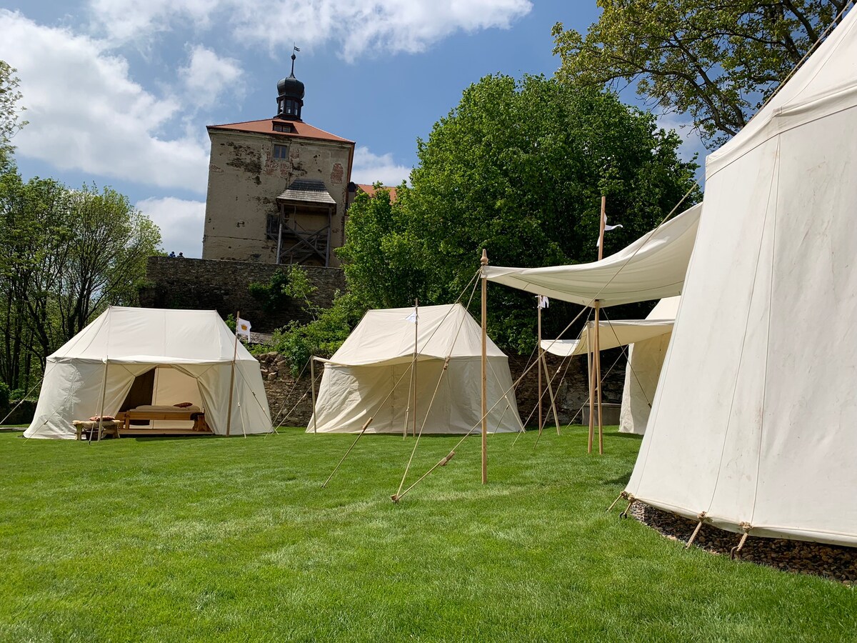 玫瑰帐篷-中世纪魅力营地