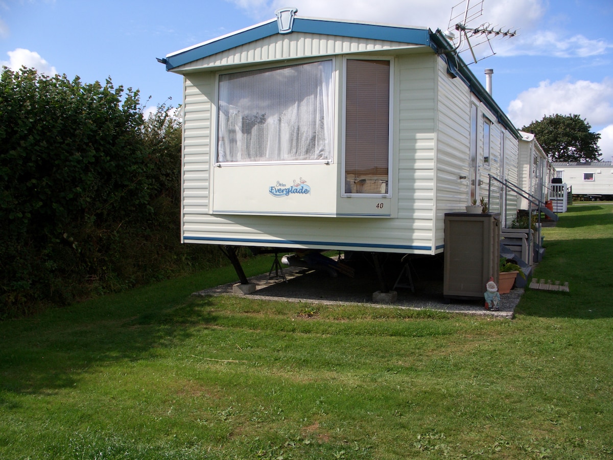 west wayland caravan park  colin and annies chalet