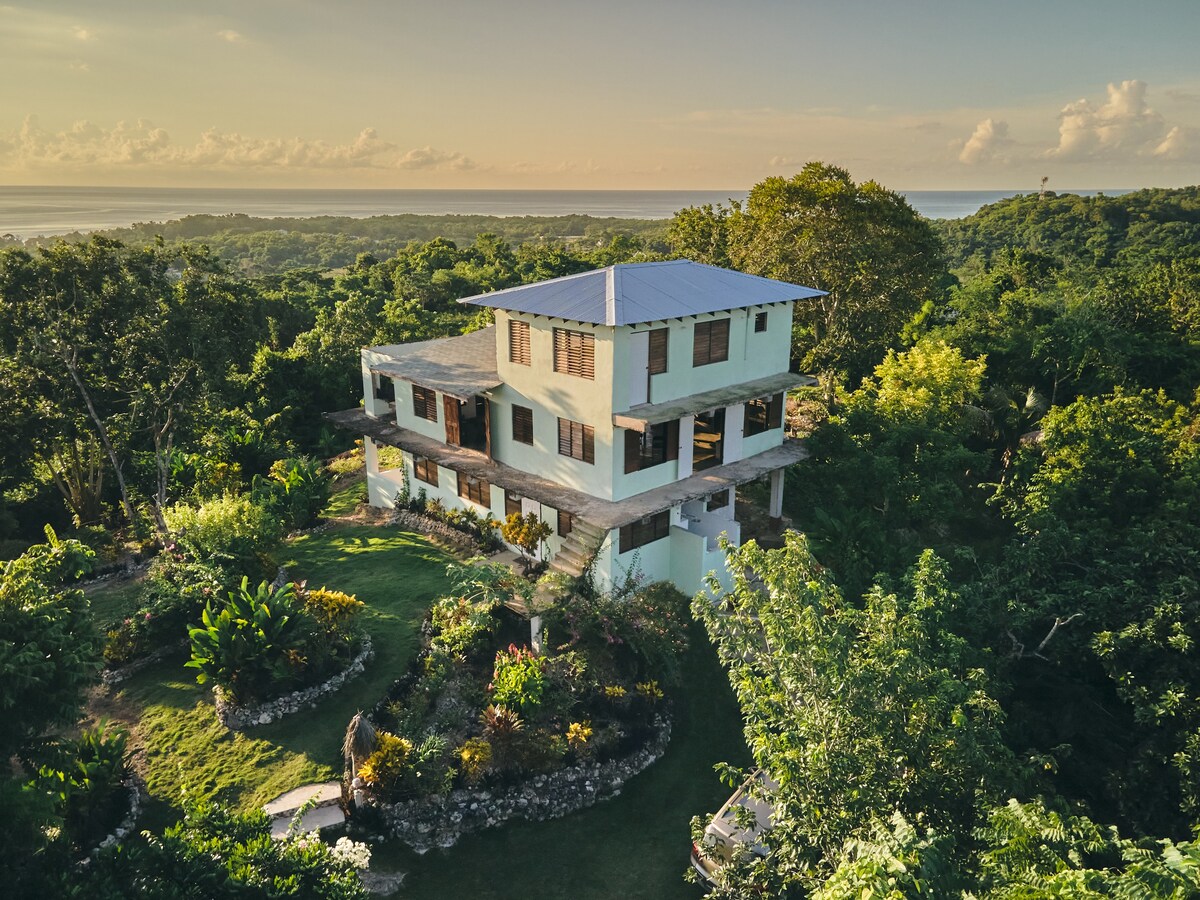The Ultimate Romantic hilltop retreat Villa