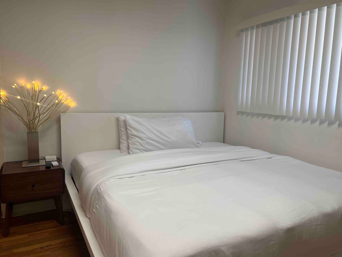 舒适的卧室，位于西好莱坞的最佳位置