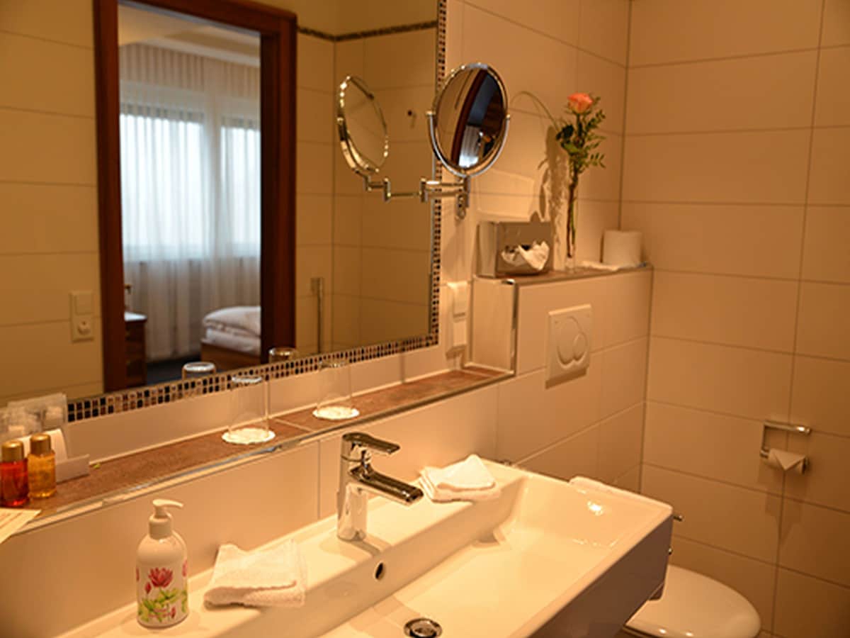 安娜酒店（巴登韦勒） ，带淋浴间/厕所的单人间