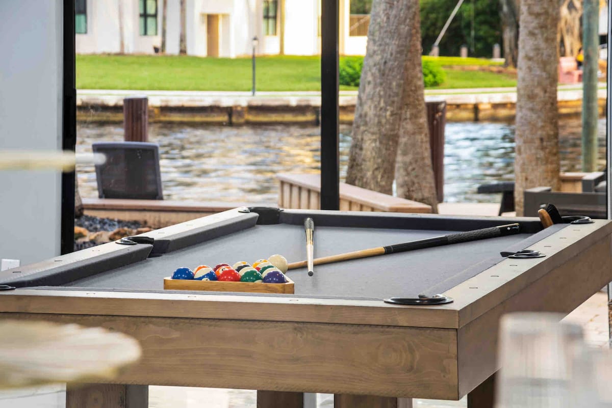 Mega-Yacht Showcase Villa with Pool Table/Marble