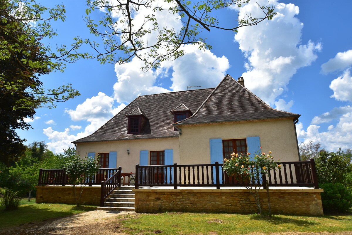 Cosy holiday home in Lantheuil with garden