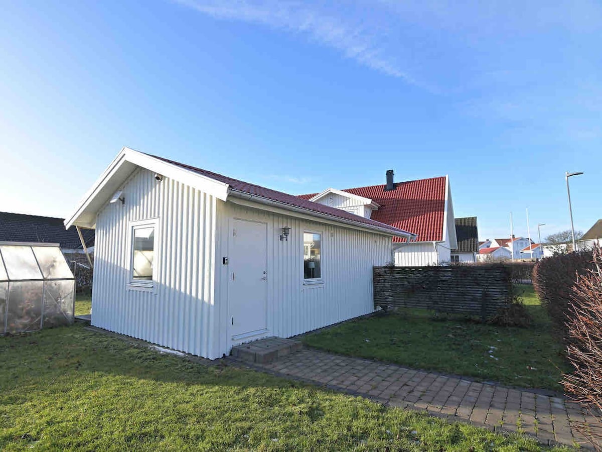 位于宁静安谧的Vrångö岛上的小木屋