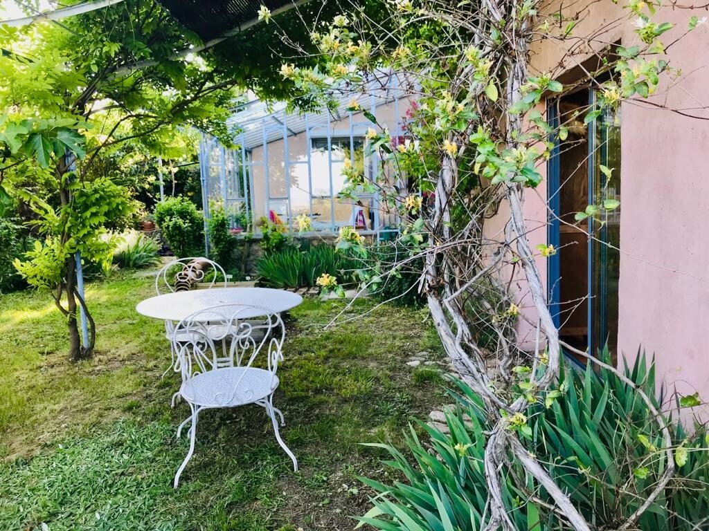 Studio indépendant dans propriété avec piscine