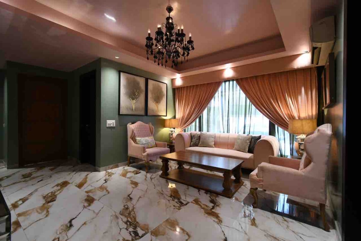 Grand Luxury  7bhk Villa in Vasant kunj