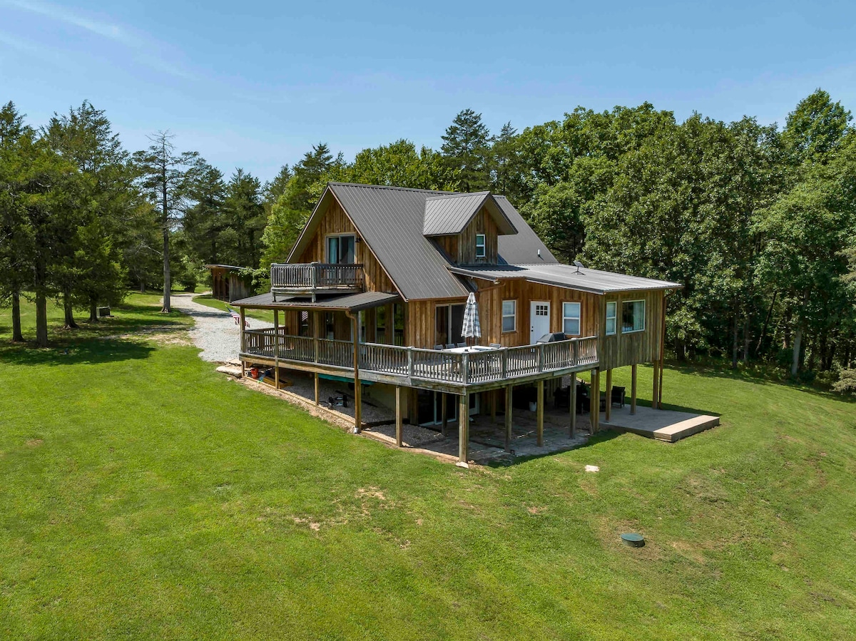 Secluded Riverfront Dream Vacation on 6 Acres