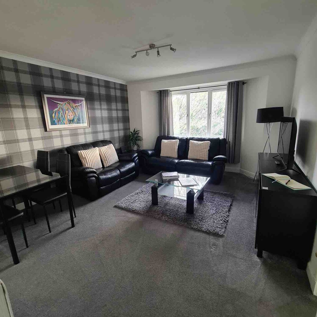 Levenhowe Holiday Apartment, Balloch, Loch Lomond