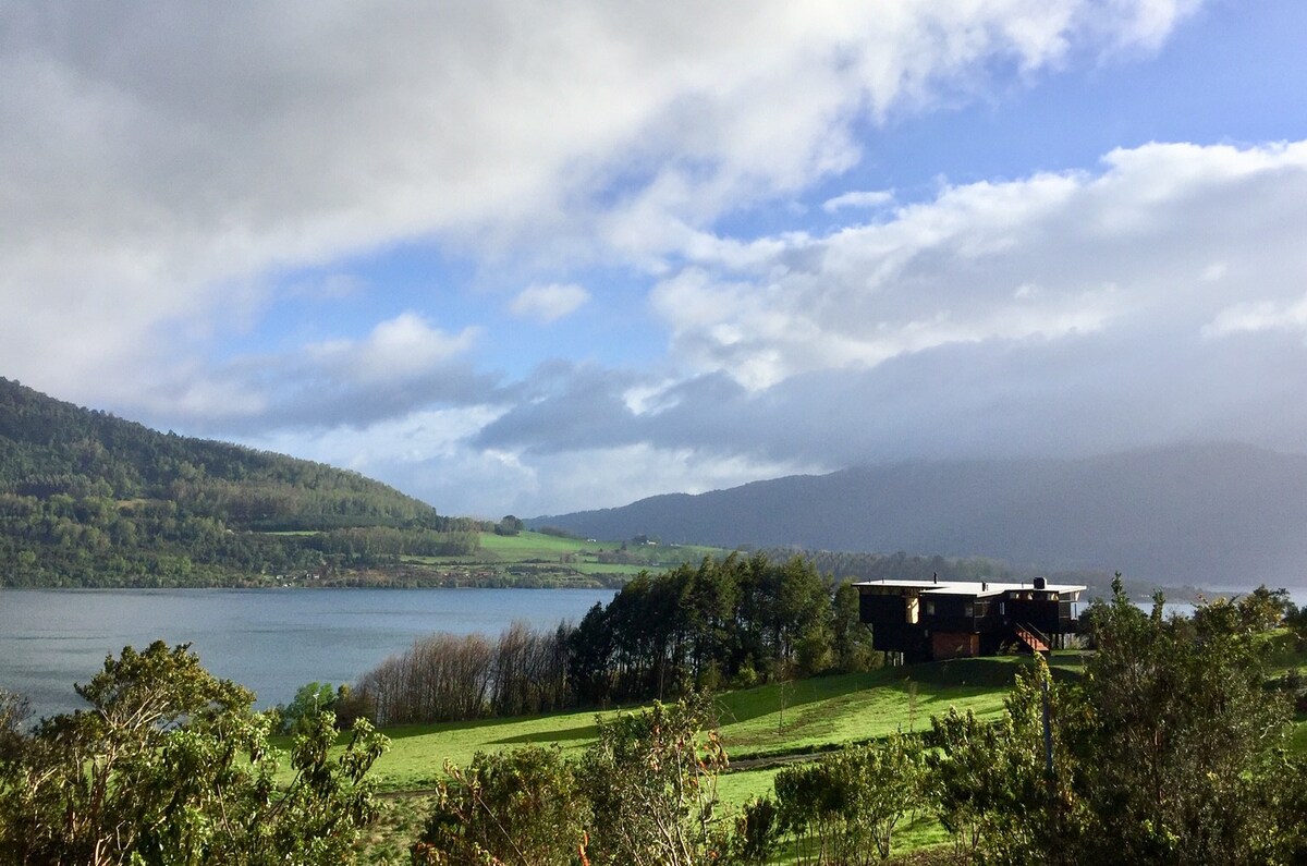 Preciosa casa Lago Riñihue, equipada, poco uso.