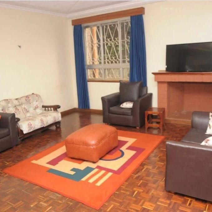 Cheerful 2 bed townhouse with an indoor fireplace