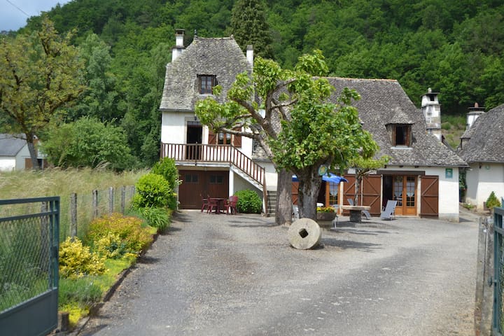 Monceaux-sur-Dordogne的民宿