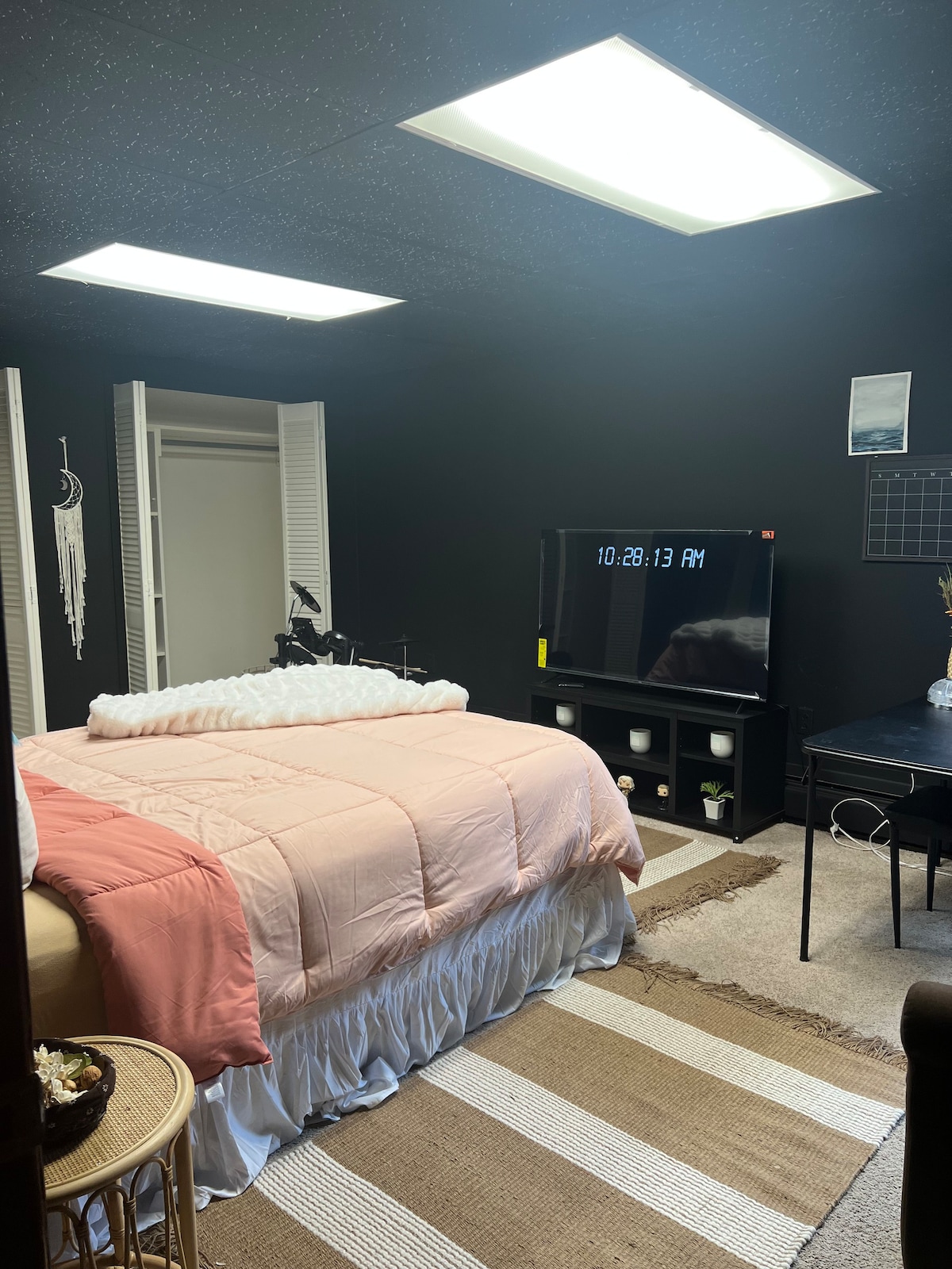 Basement Room - Large&Comfortable