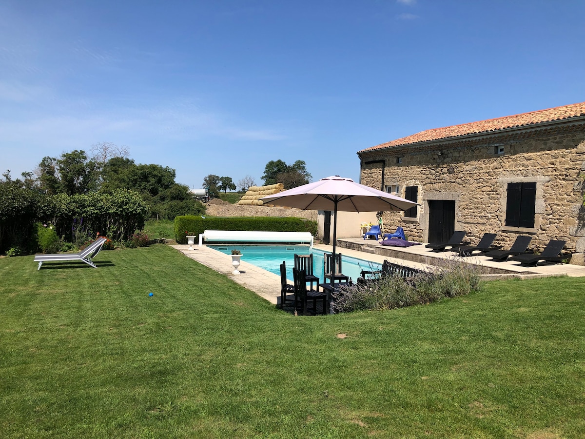 Séjour au vert, campagne, piscine, vue panoramique