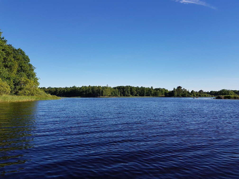 Lugnets plats med Strandtomt, fiske, natur