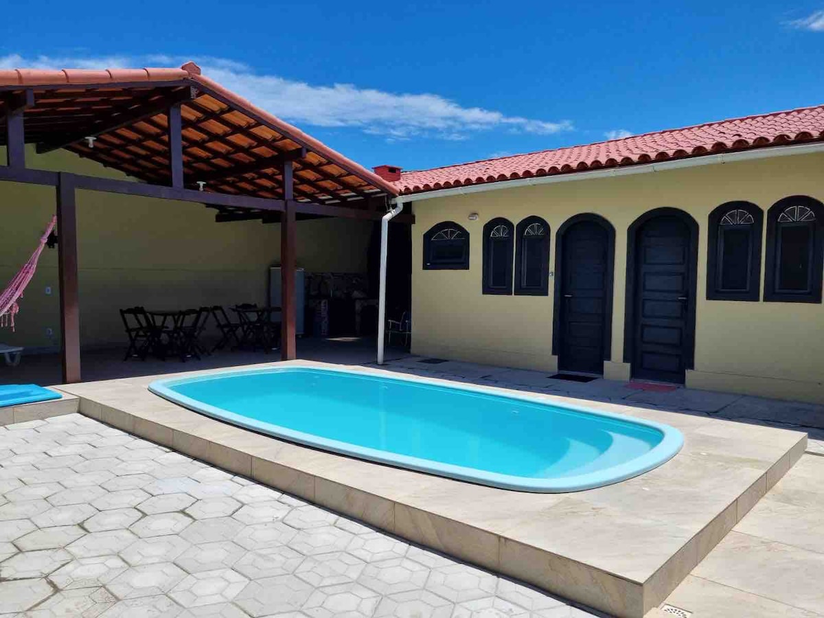 Casa no "Orla 500" com piscina perto da praia