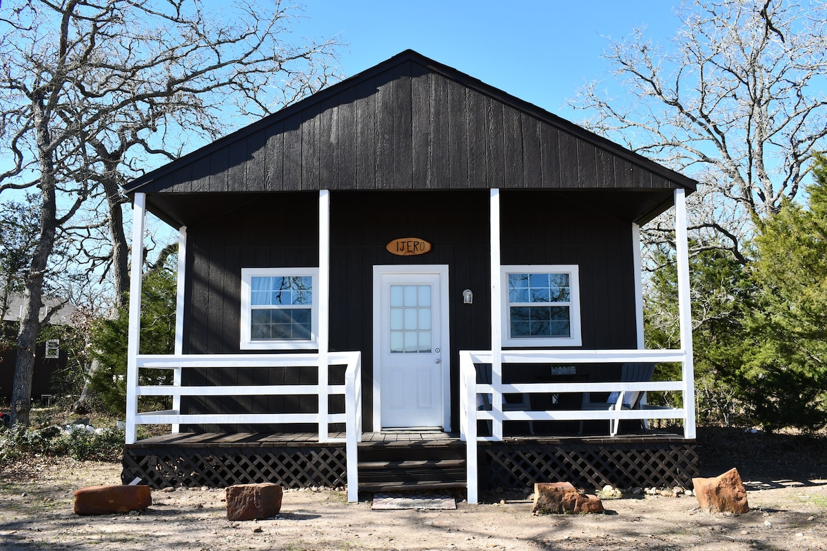 LakeView Cabin on 40 Acre Ranch near Round Top TX