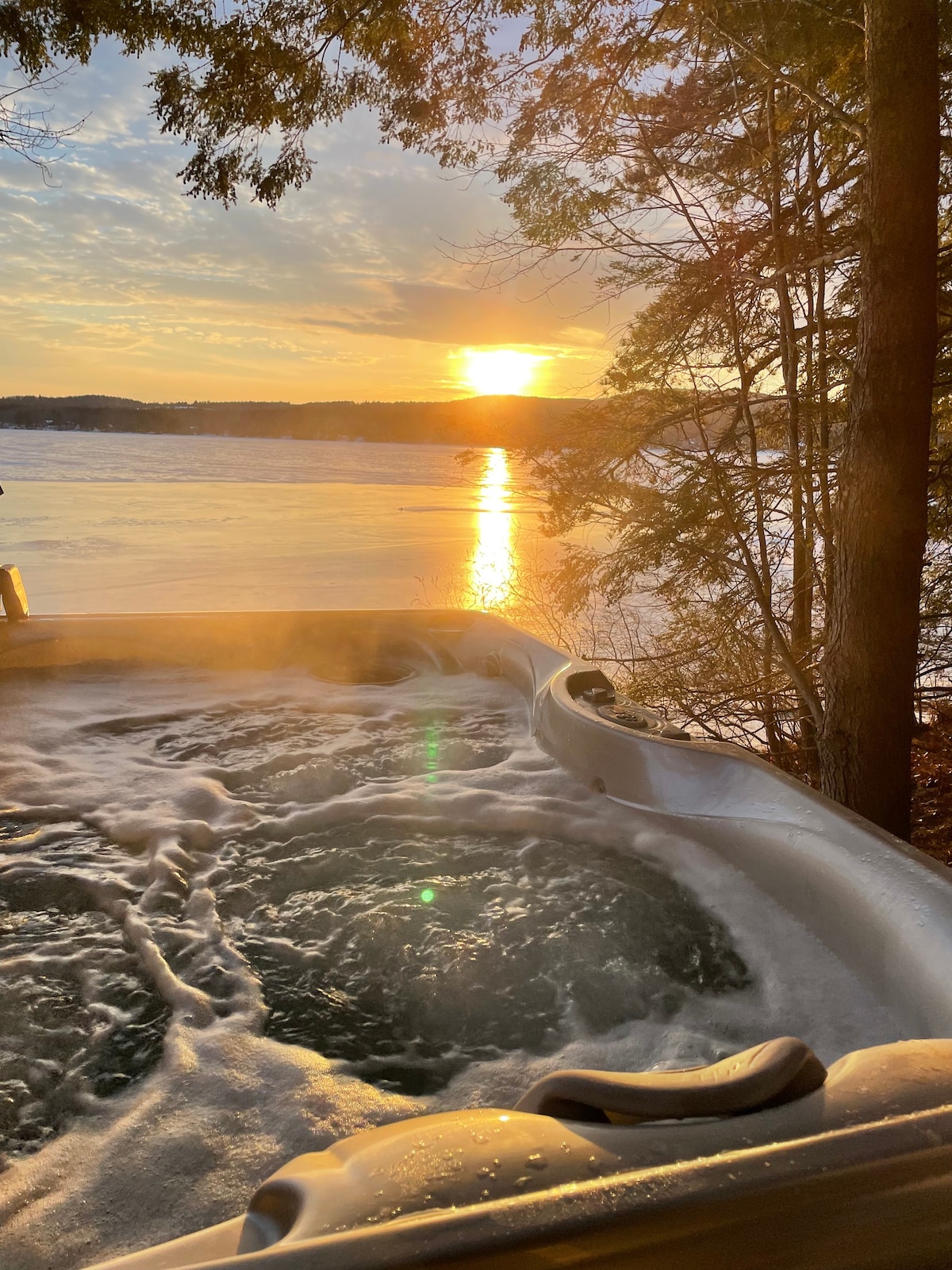 Pleasant Lake Paradise -带私人热水浴缸的天堂！