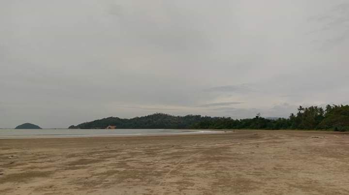 Noisy Fish Farm, Long Sand Beach