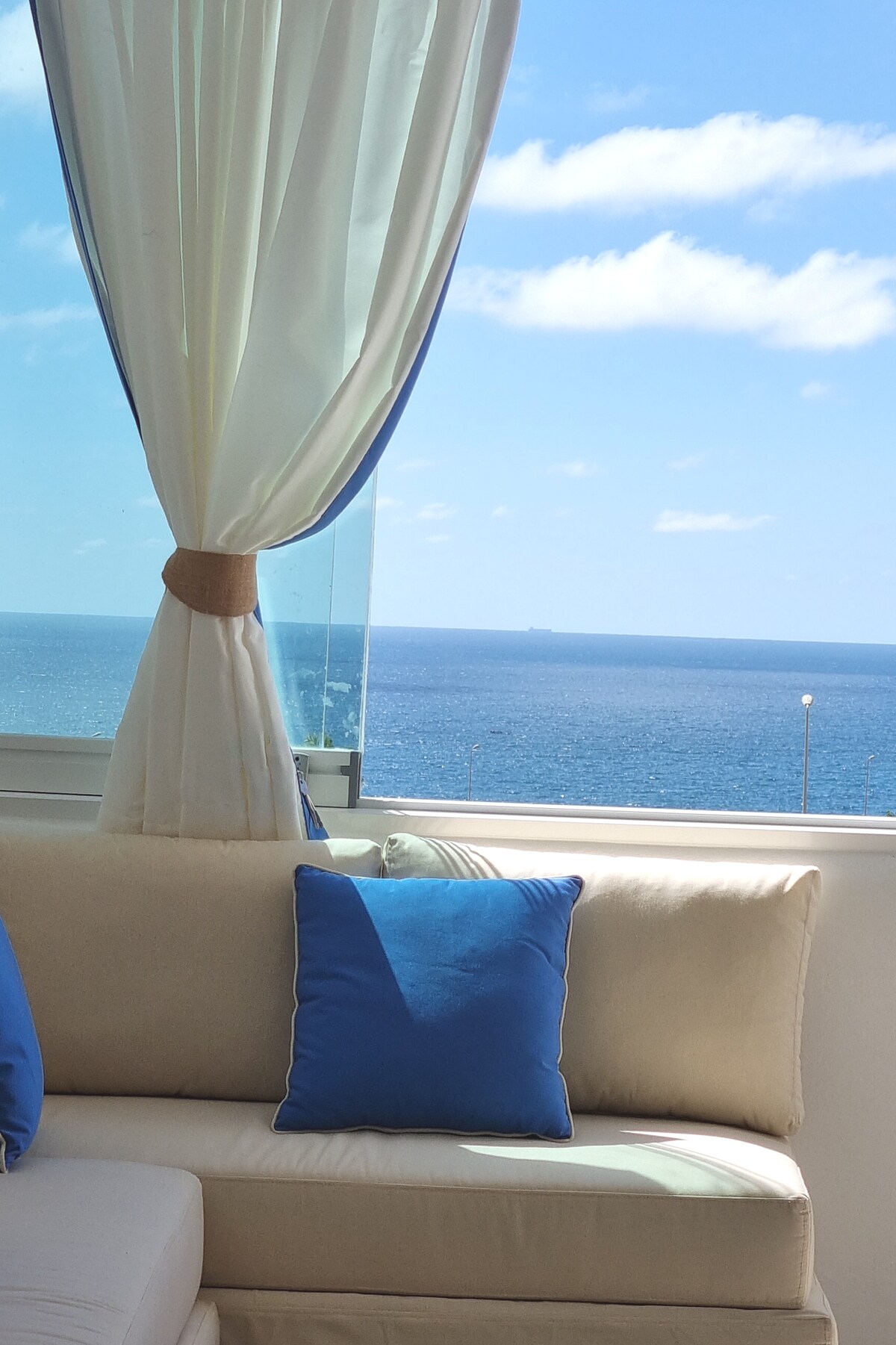 美丽的公寓，可俯瞰海景和高尔夫球场