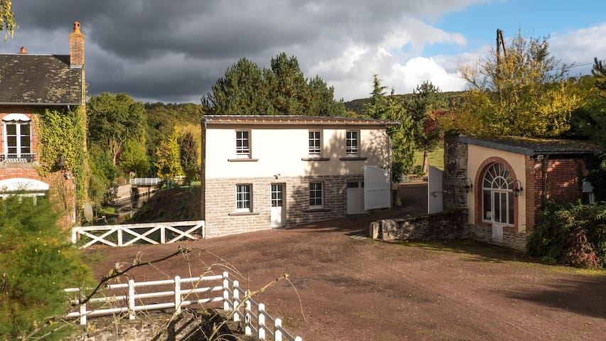 Saint-Denis-de-Méré的民宿