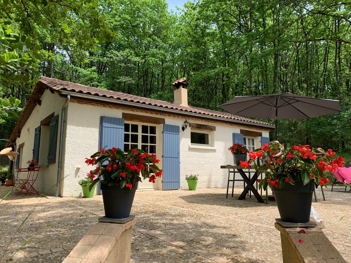 Deffé Dordogne -森林附近的乡村小屋