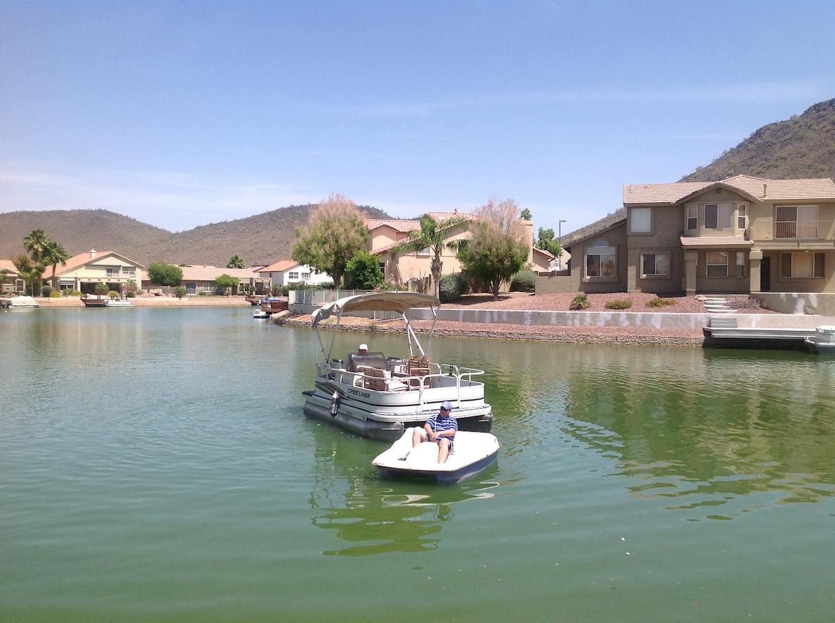 Luxury home, Heated pool, Pontoon + paddle boats