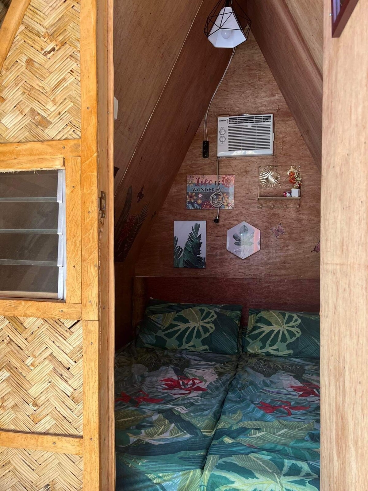 Tipi Joint hut glamping in Zambales