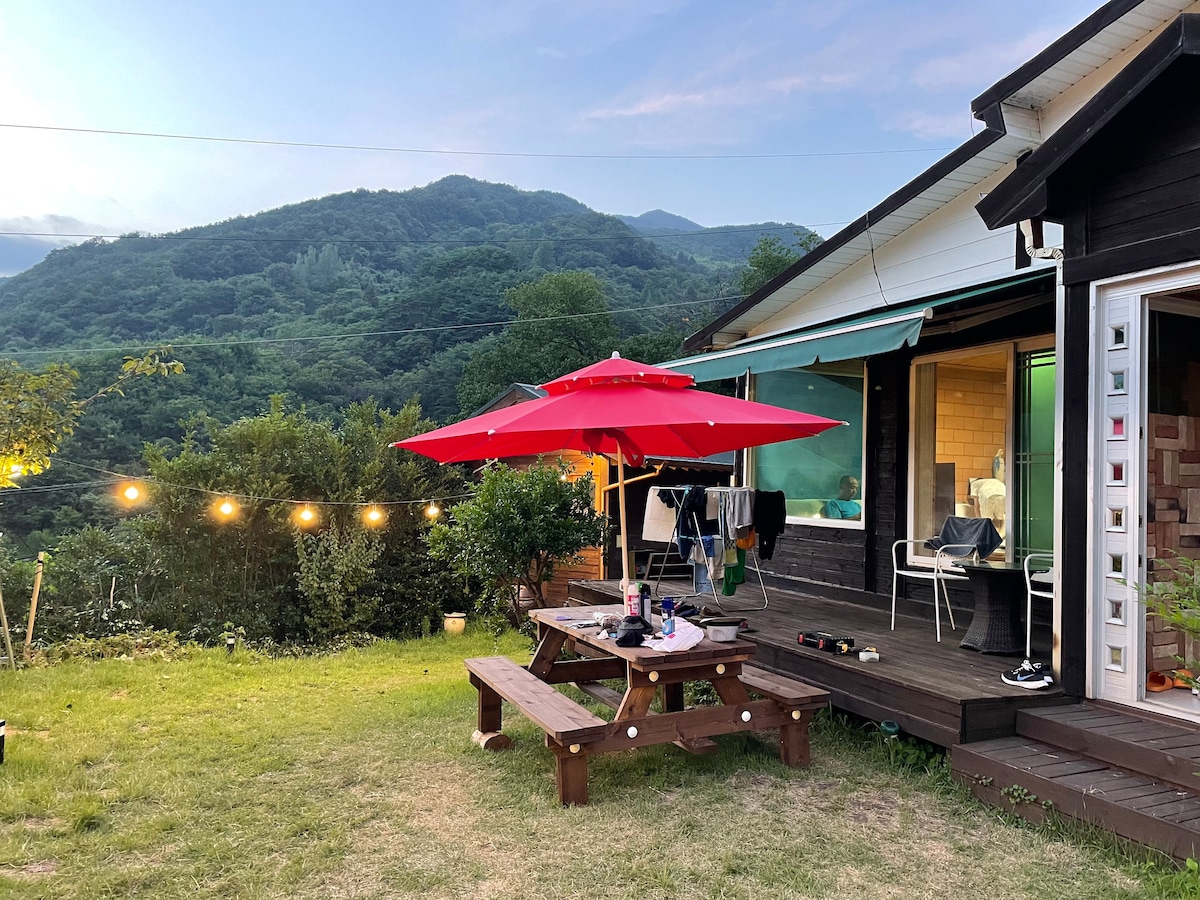 Jirisan Piagol Valley Cottage (250 pyeong私人住宅)草坪院子和烧烤设施、木柴火、卫生间和茶室