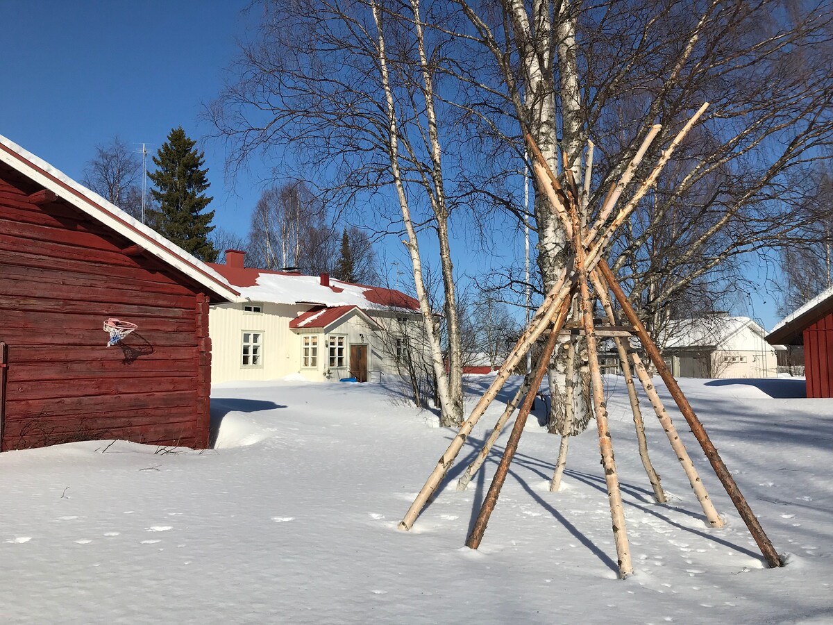 位于拉普兰佩洛的Vanha Saarikko客房