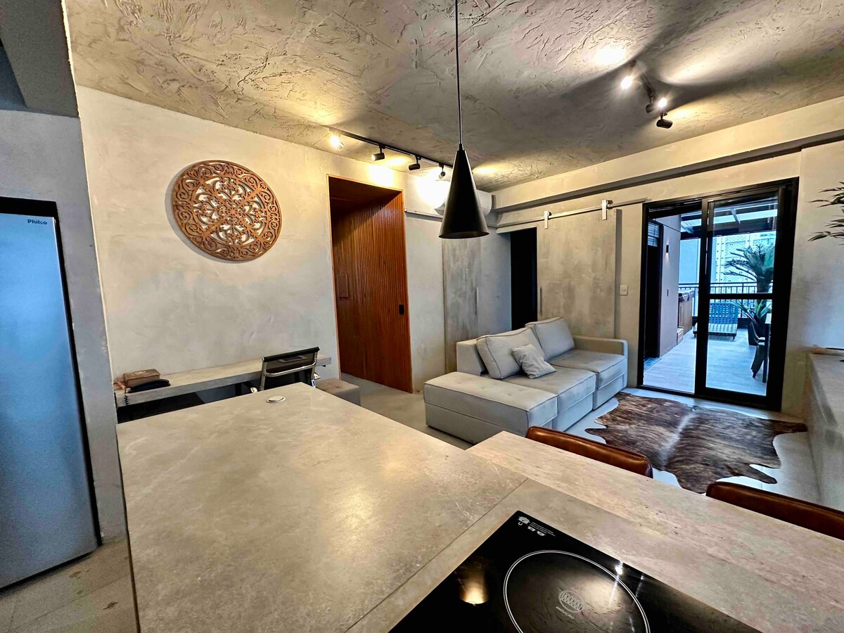 Apartment with Modern Hot Tub and Air Conditioning