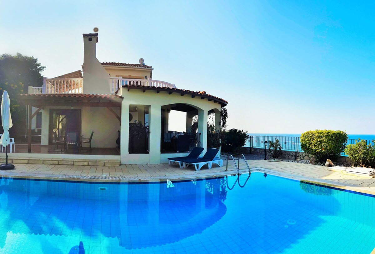 3 bedroom villa with breathtaking sea views